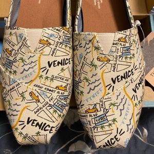 Brand new, Toms Venice print flats